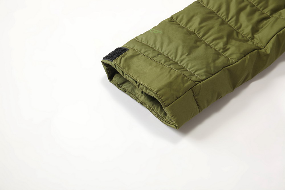 冬季羽絨服細節(jié)展示