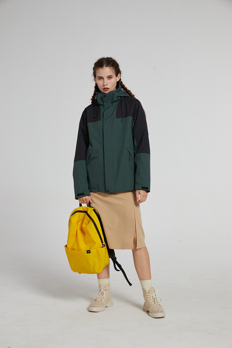 時尚沖鋒衣模特上身效果圖